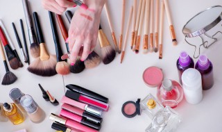 唇彩保质期一般多久 唇彩开封后保质期