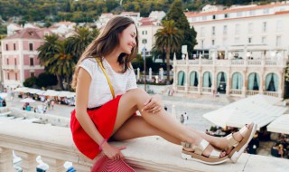 凉鞋磨脚后跟怎么解决 皮凉鞋后跟磨脚怎么办