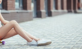 雨天鞋子湿了怎么处理（下大雨鞋子湿透了怎么办）