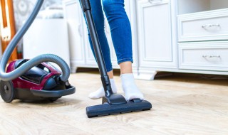 怎样去除瓷砖地板上的彩笔印（地板上的彩笔印怎么去除）