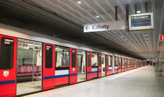 乘坐地铁可以吃棒棒糖吗 地铁能吃棒棒糖吗