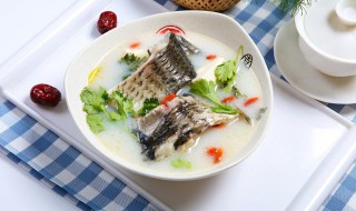 喝鲫鱼汤对人体都有什么好处啊 经常喝鲫鱼汤有什么好处和坏处