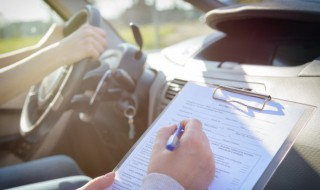 汽车倒车镜防雨小妙招是什么（雨天倒车镜防水小技巧）