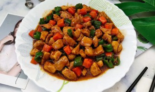 酱爆鸡丁的家常做法 酱爆鸡丁的家常做法视频
