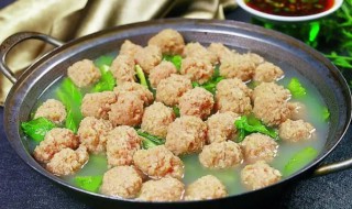 炒肉圆子怎么做好吃又嫩（肉丸子炒什么菜好吃）