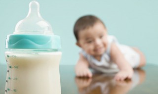 新生婴儿用什么材质的奶瓶好（新生儿用什么材质的奶瓶比较好）