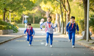 孩子十三岁叛逆怎么办（十三岁的孩子叛逆咋办）