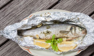 锡箔可以放微波炉吗(锡箔能不能放微波炉)