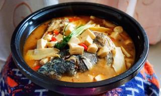 做鱼头炖豆腐放猪肉可以吗 怎样做豆腐炖鱼头