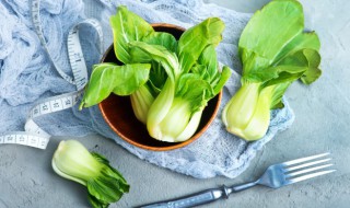 蒸鸡蛋糕可以放油菜吗 蒸鸡蛋可以用菜油吗