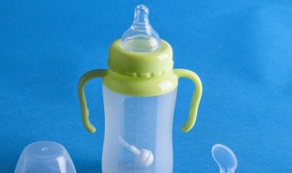 新生儿第一次使用奶瓶怎么清洗（新生儿奶瓶第一次用需要煮吗）