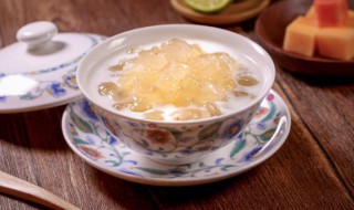 桃胶燕窝皂角米的做法（桃胶跟皂角米做法）