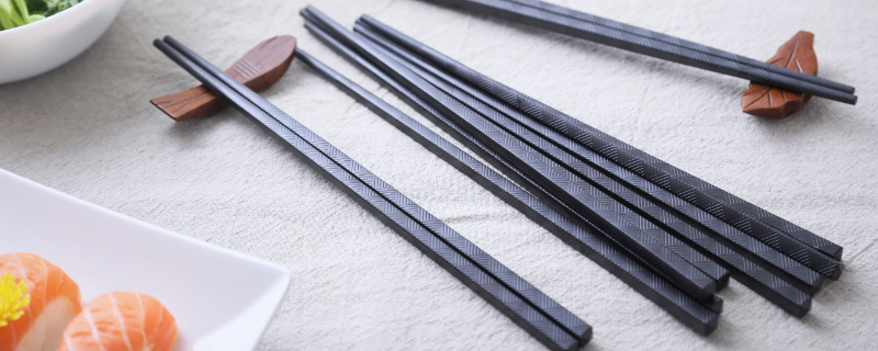 黑白两双筷子哪个是公筷 黑白的筷子哪一个是公筷