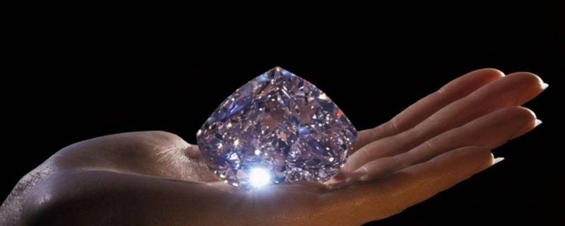 钻石是光源吗（钻石是发光源吗）