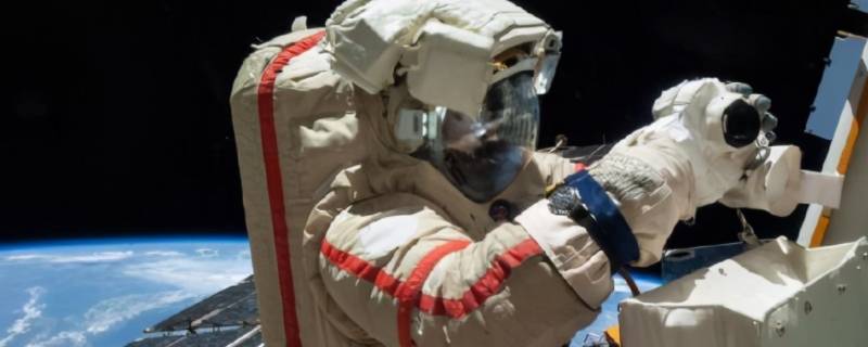舱外航天服应具有哪些功能(舱外航天服和舱内航天服的区别)