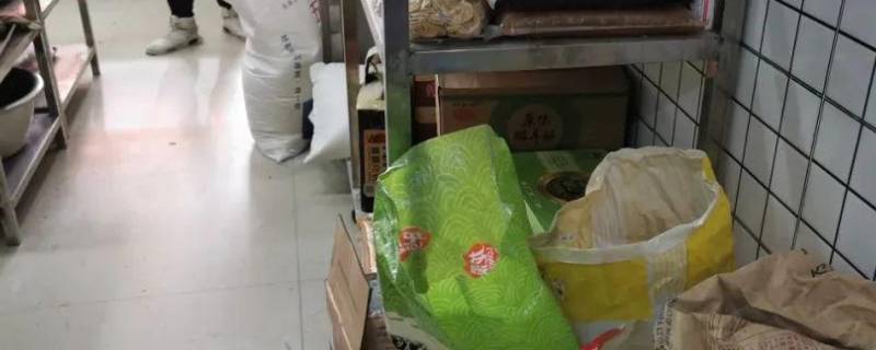 食品贮存离地离墙原因（食品离地离墙的原因）