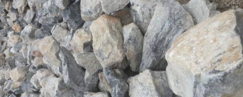 花岗岩主要有哪三种矿物质组成（花岗岩主要由哪三种矿物质组成?）
