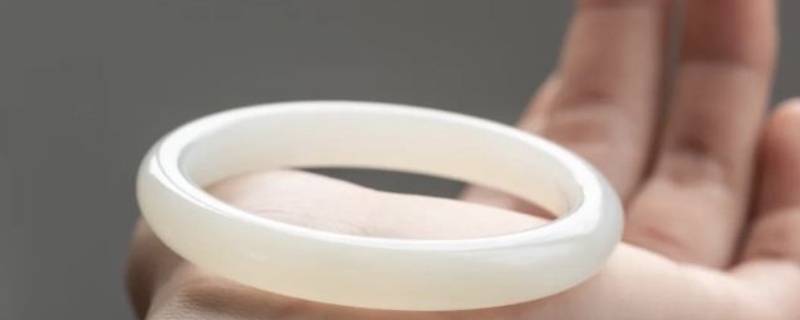 怎么看玉镯子的真假（玉镯子怎么看真假 鉴别方法）