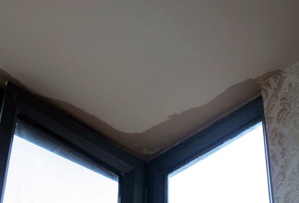 窗户漏水是哪些原因造成的（窗户漏水是怎么回事）