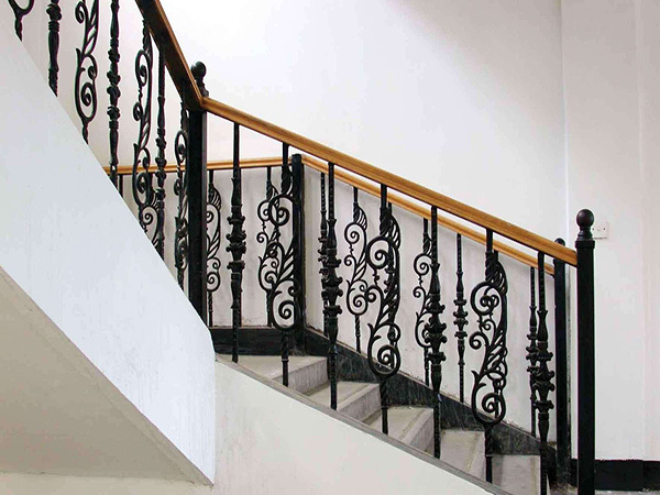 设计铁艺楼梯扶手价格是多少 设计铁艺楼梯扶手价格是多少呢
