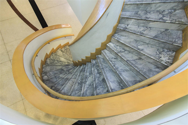 楼梯装修用什么材料好 楼梯怎样装修更实惠好看