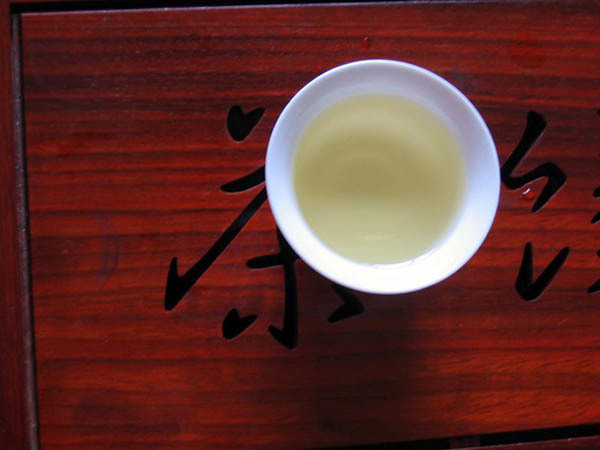 白茶的功效与作用介绍 白茶泡水喝的禁忌有哪些