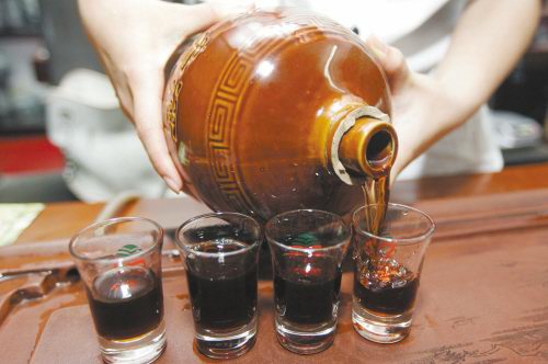 陆河县人告诉你客家黄酒怎么喝 广东梅州客家黄酒图片