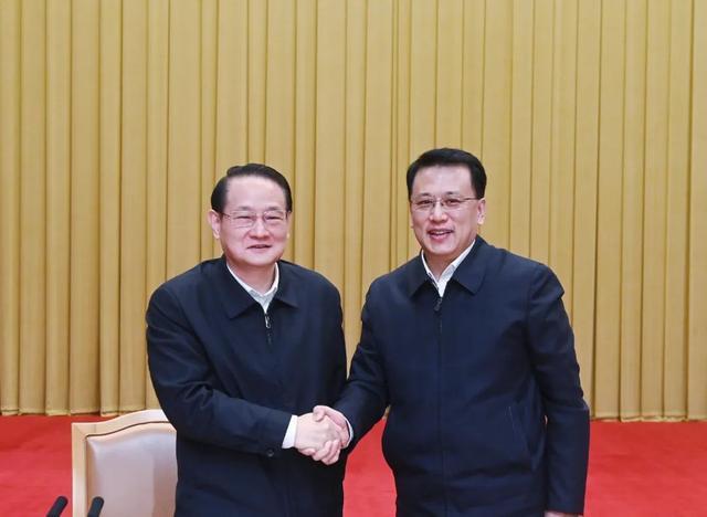 三省“一把手”同日调整，4位新老省委书记“交接班”说了啥？