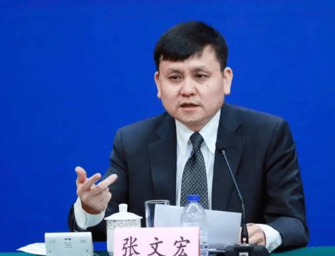 张文宏建议老人这一个月不要去跳广场舞、搓麻将,子女看望老人要戴N95口罩