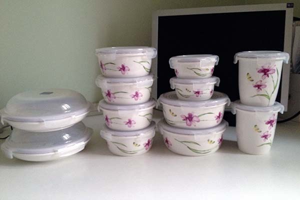 微波炉用什么器皿加热（微波炉用什么器皿加热牛奶）