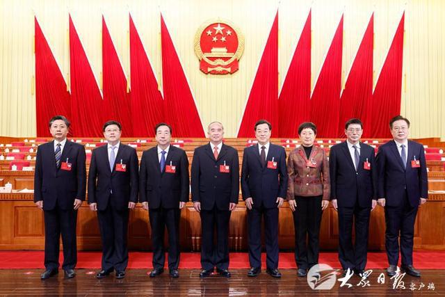 山东省十四届人大一次会议胜利闭幕