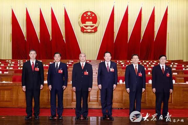 山东省十四届人大一次会议胜利闭幕