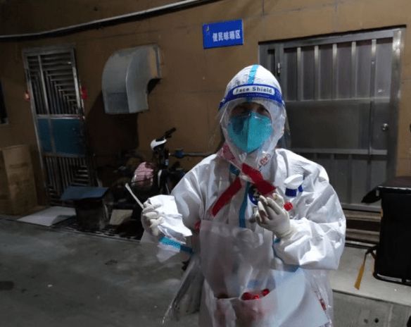 那些做核酸采样员的日子：人生难以忘情的记忆