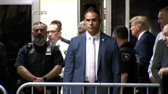 外媒：特朗普已离开法庭 特朗普准备离开