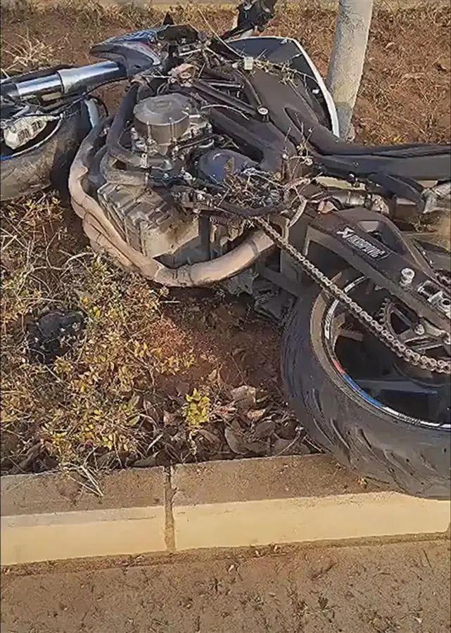 痛心!云南两名00后女子骑摩托撞上绿化带,双双身亡