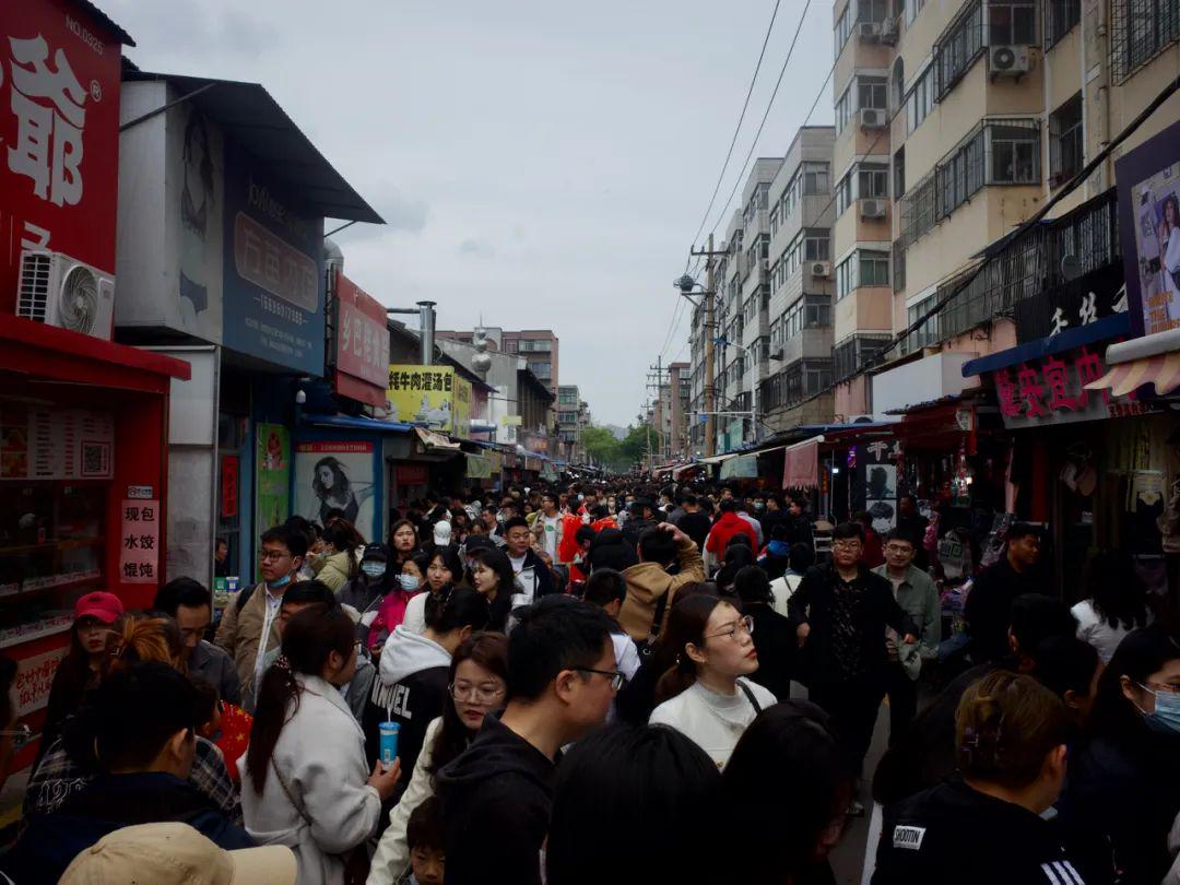 当一家淄博菜市场被流量“占领”｜深度报道