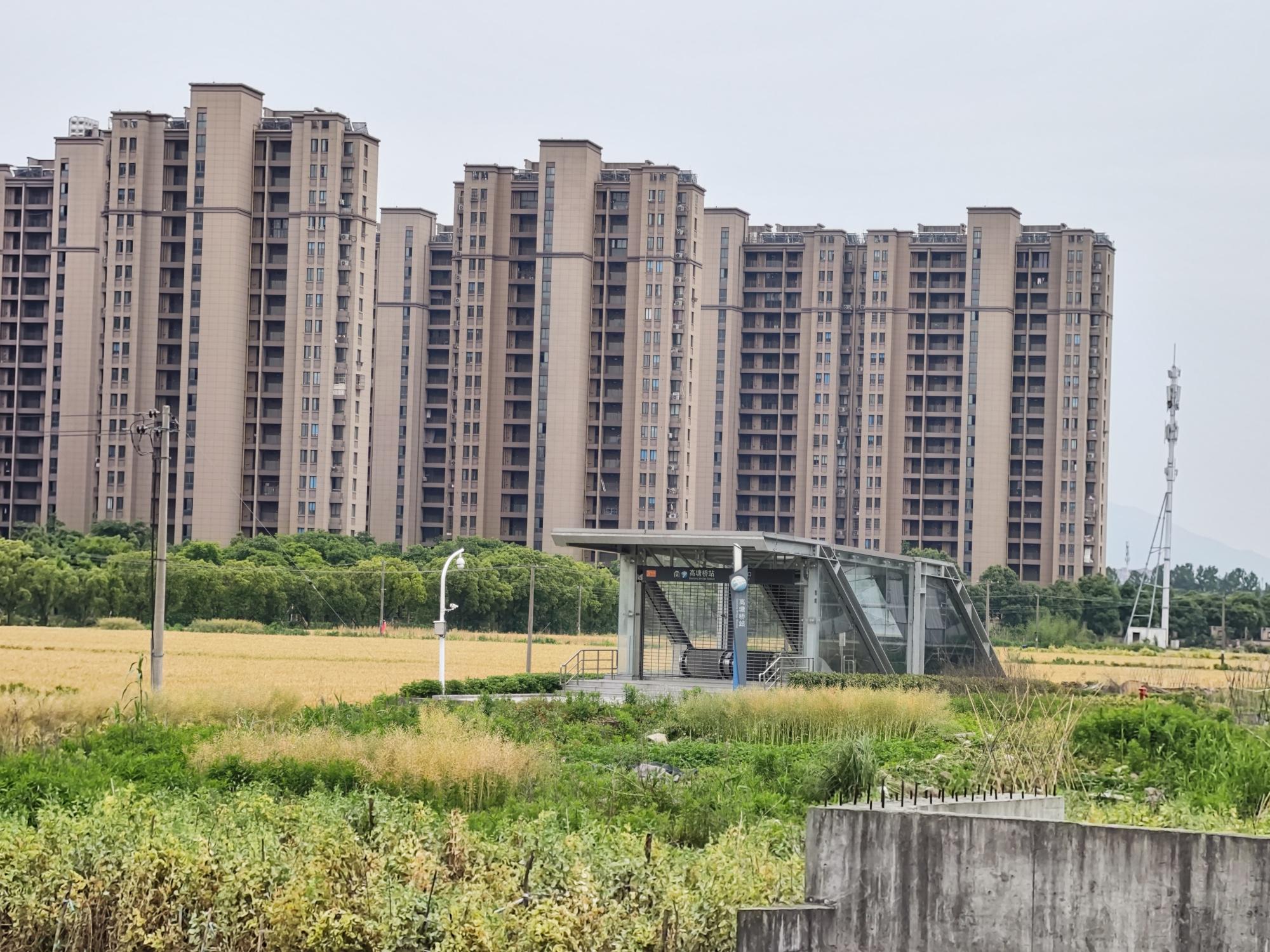 多个地铁站建在基本农田里（建地铁站时地上占用多大面积）