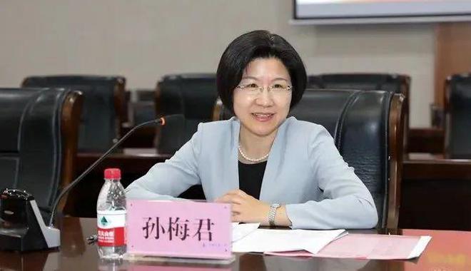 两位省部级任新职,跨省履新一个月后,中候补的她再添新职