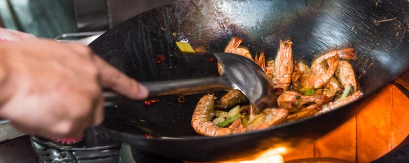 生铁锅和熟铁锅哪个健康 铁锅哪个牌子质量最好