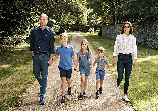 外媒:凯特和威廉对外界有关其婚姻猜测“感到震惊”,可能在下月公开谈凯特情况