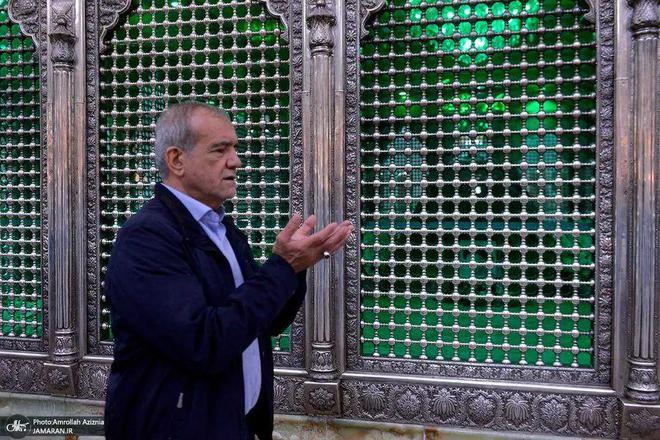 伊朗新总统,宠女“老父亲”